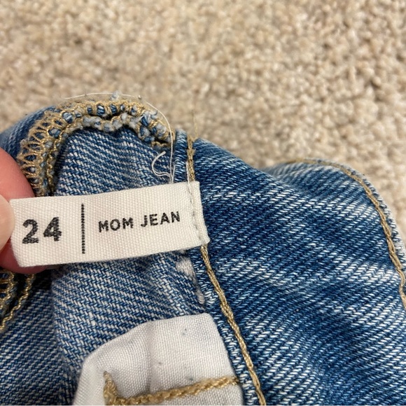 Embroidered daisies denim jeans - Picture 5 of 5